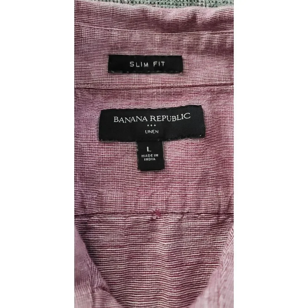 Banana Republic Men's Casual Button-Down Shirt in light red